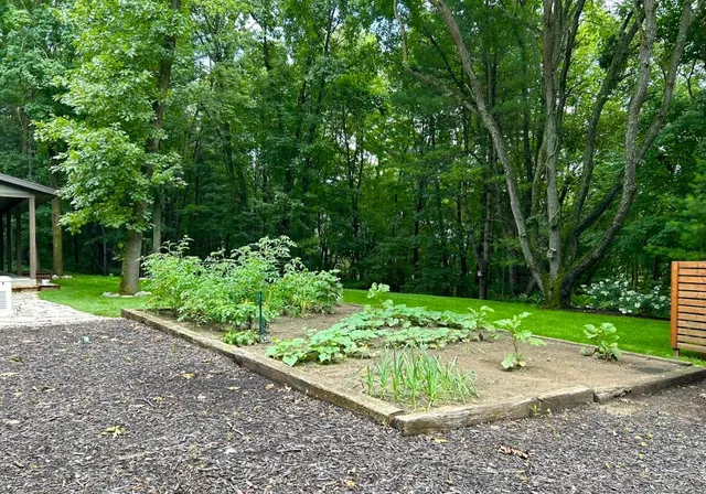 $949,900 | 7606 North 46th Street, Augusta, MI 49012