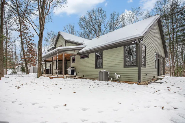 $949,900 | 7606 North 46th Street, Augusta, MI 49012