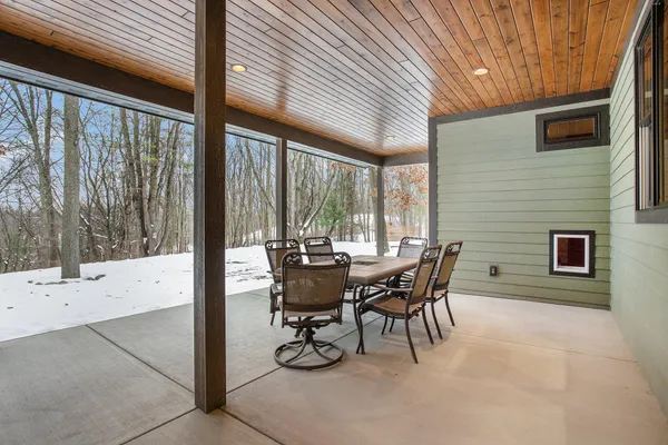 $949,900 | 7606 North 46th Street, Augusta, MI 49012
