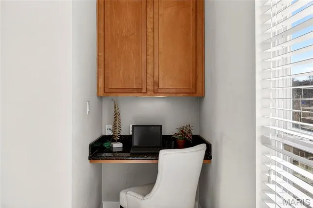 $170,000 | 2714 Mcknight Crossing Court, Rock Hill, MO 63119