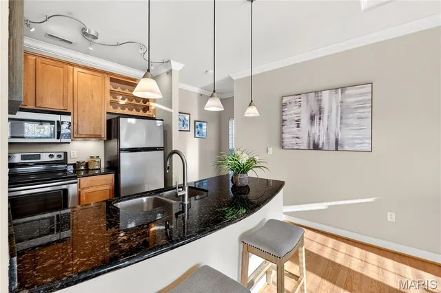 $170,000 | 2714 Mcknight Crossing Court, Rock Hill, MO 63119