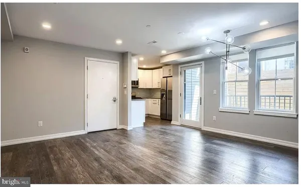 $3,000 | 528 South 5th Street, Unit 2R, Philadelphia, PA 19147