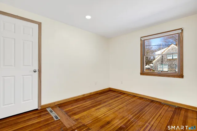 $2,000 | 12 Pine Street, Waterford, CT 06385