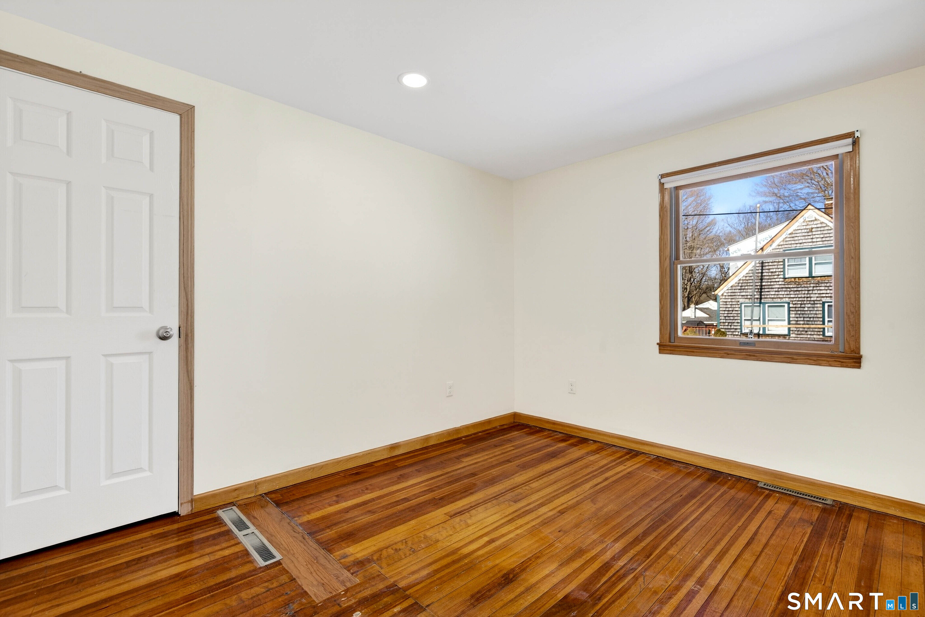 12 Pine Street Waterford, CT 06385 - Photo 22 of 28