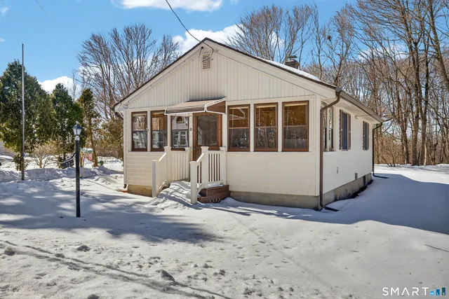 $2,000 | 12 Pine Street, Waterford, CT 06385