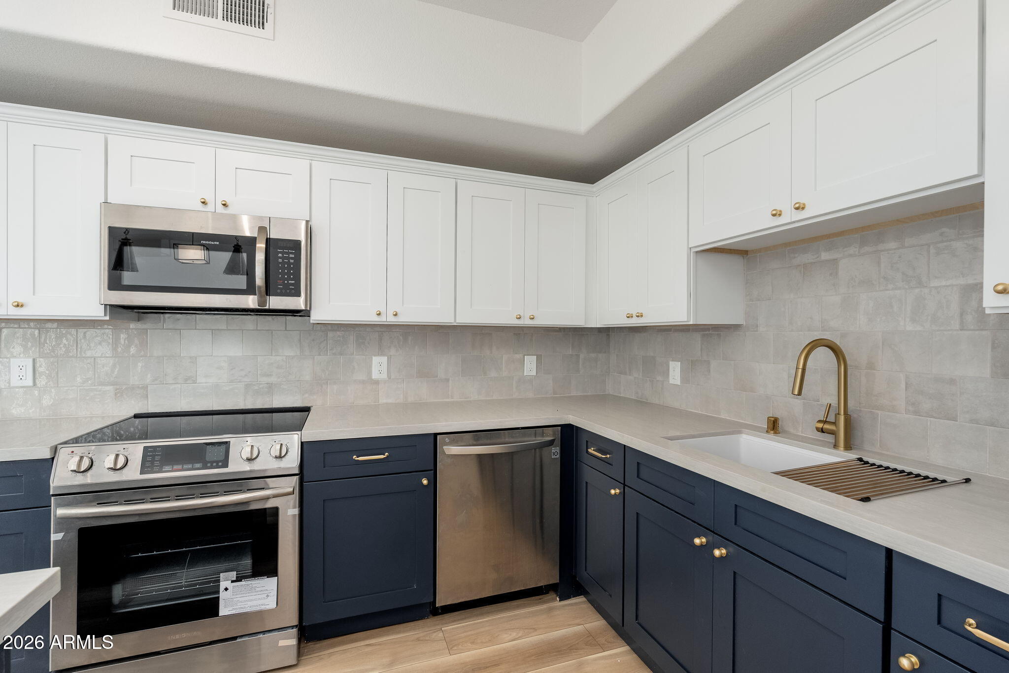 18250 North Cave Creek Road, Unit 161 Phoenix, AZ 85032 - Photo 13 of 44 18250 N Cave Creek Road Unit 161 - 11