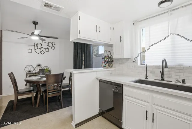 $284,900 | 1340 J4 W West, Lancaster, CA 93534