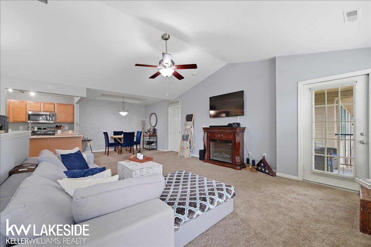 11754 Farmington Road Livonia, MI 48150 - Photo 4 of 20 50206176-97dbaf45-5ffb-4299-9f79-885be711088d.JPG