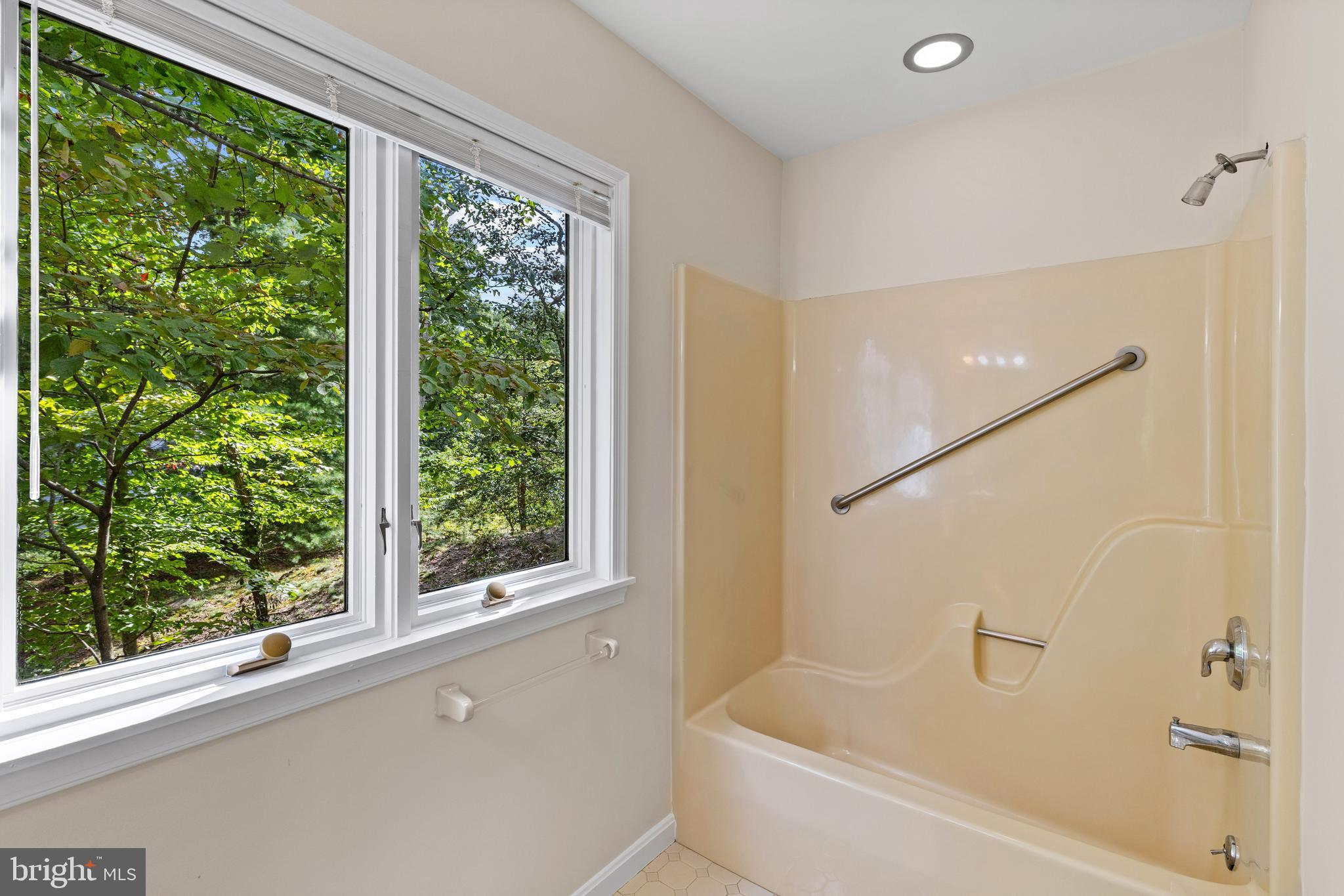 105 Wallace Manor Road Edgewater, MD 21037 - Photo 20 of 35 Primary bathroom