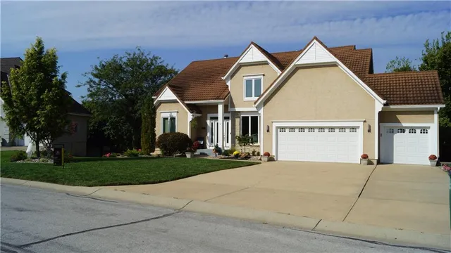 $615,000 | 6122 Northeast Upper Wood Road, Lee's Summit, MO 64064