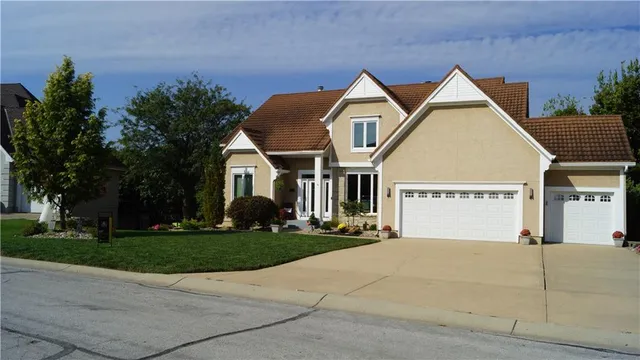 $615,000 | 6122 Northeast Upper Wood Road, Lee's Summit, MO 64064