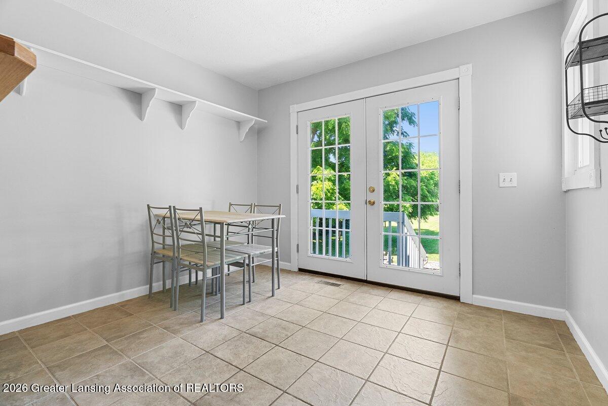 1332 West Valley Road Lansing, MI 48906 - Photo 14 of 33 Media Jett - 19 (2)