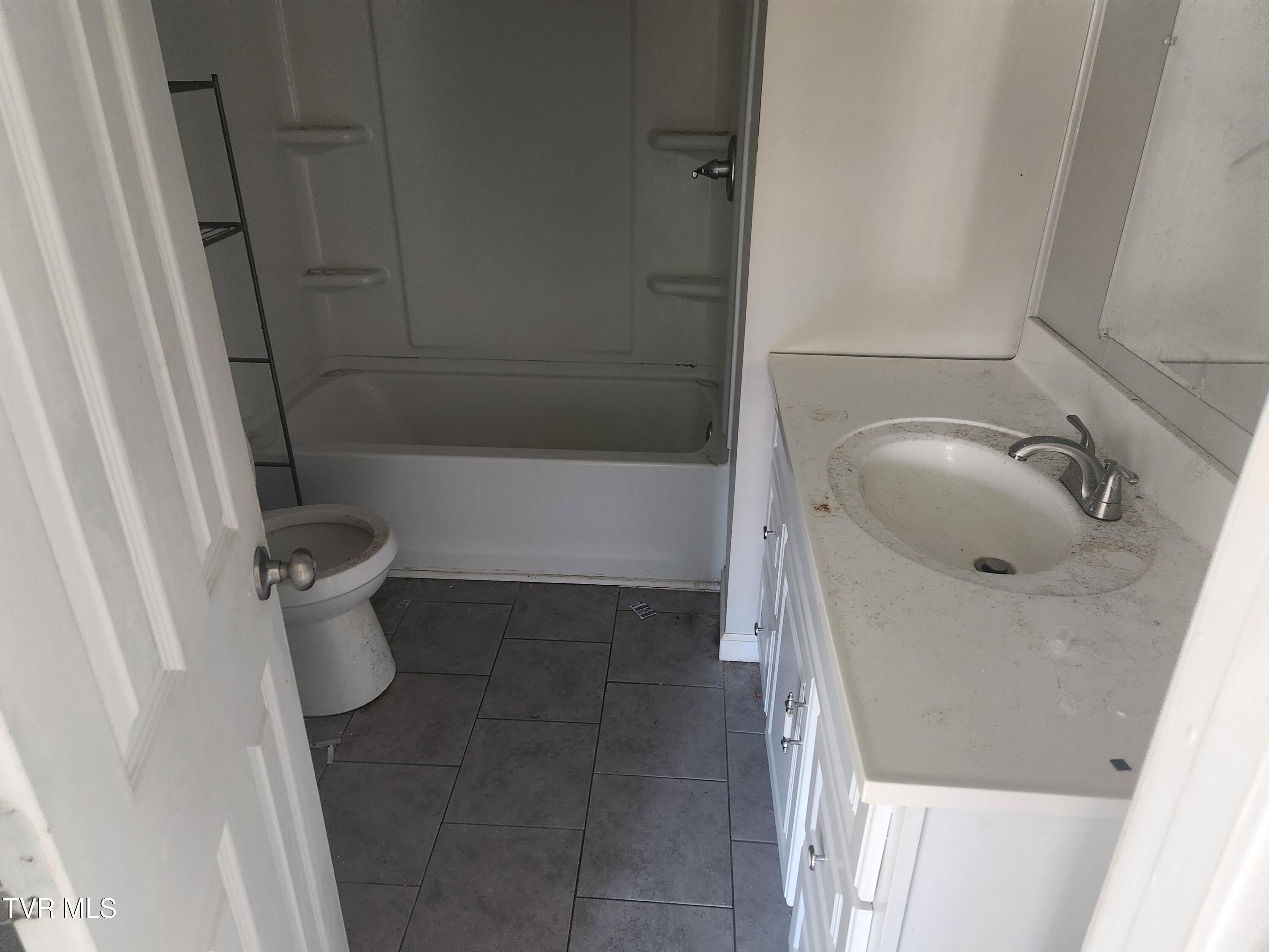 539 Elm Street Mount Carmel, TN 37645 - Photo 4 of 9 bathroom