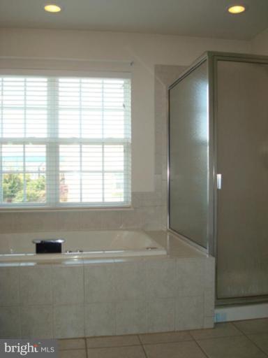 1939 Fieldstone Way Frederick, MD 21702 - Photo 9 of 17 Master Bath