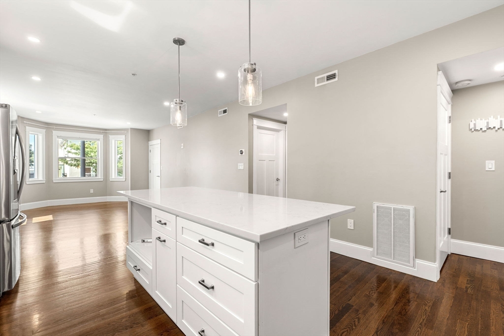 251 Rantoul Street, Unit 1 Beverly, MA 01915 - Photo 15 of 40 Gallery Image 15