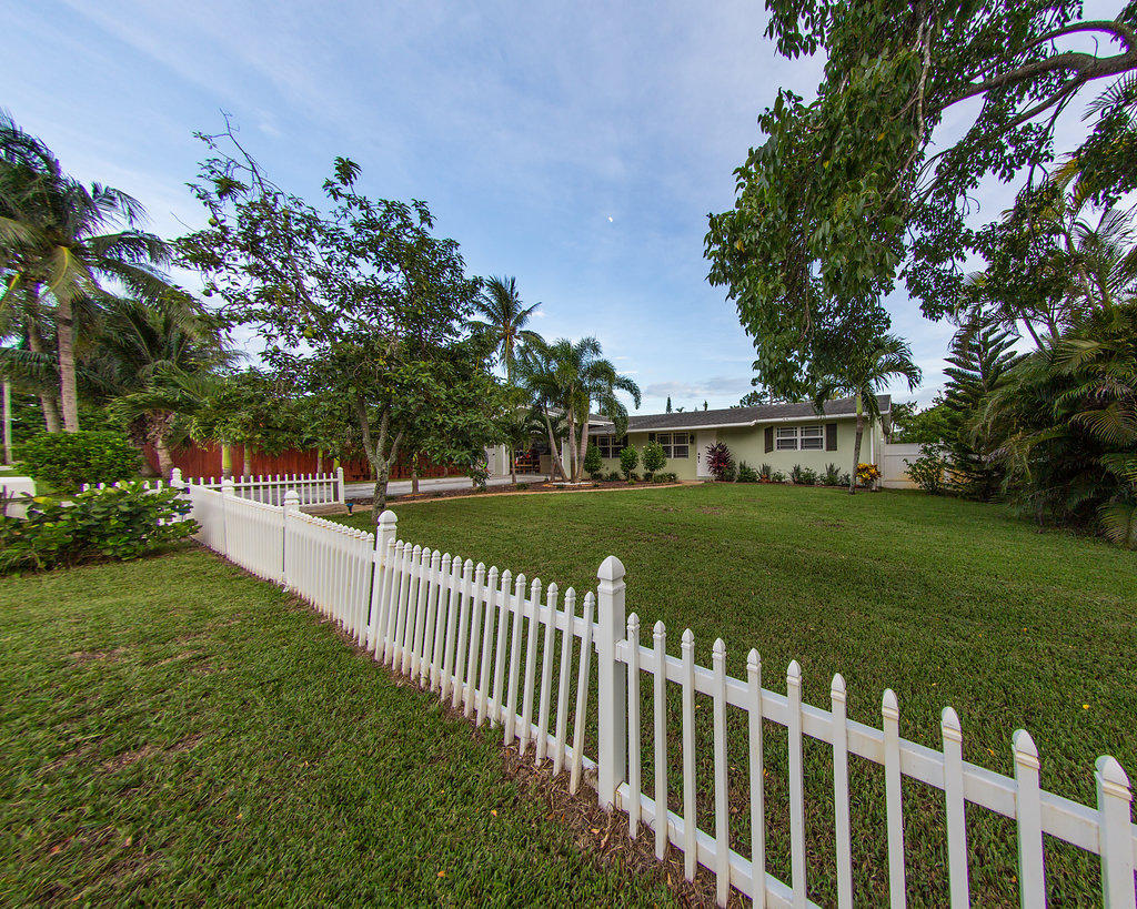 5050 Madison Road Delray Beach, FL 33484 - Photo 21 of 24 White picket fence