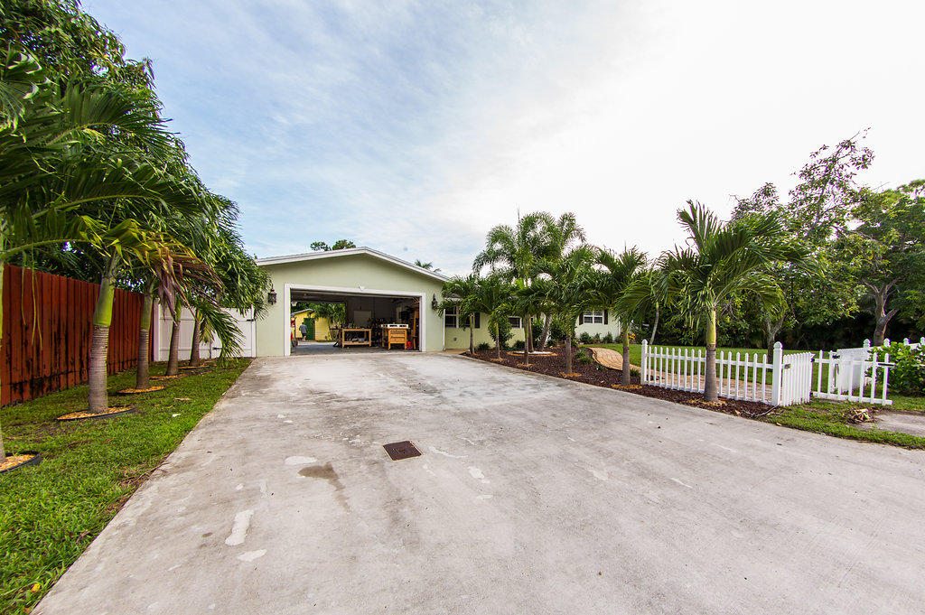 5050 Madison Road Delray Beach, FL 33484 - Photo 22 of 24 Drivway