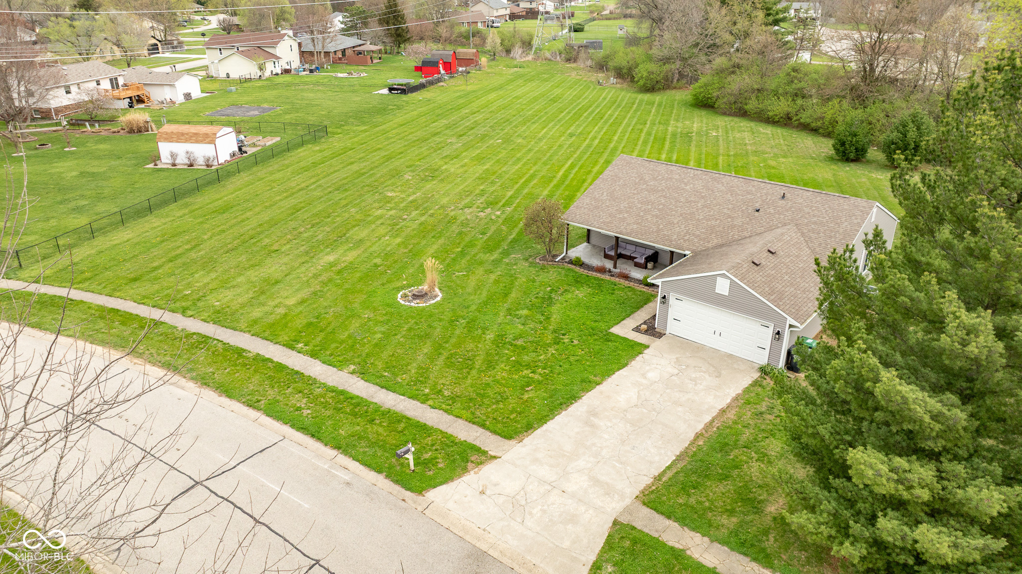 587 Quail Run Greenwood, IN 46142 - Photo 2 of 38