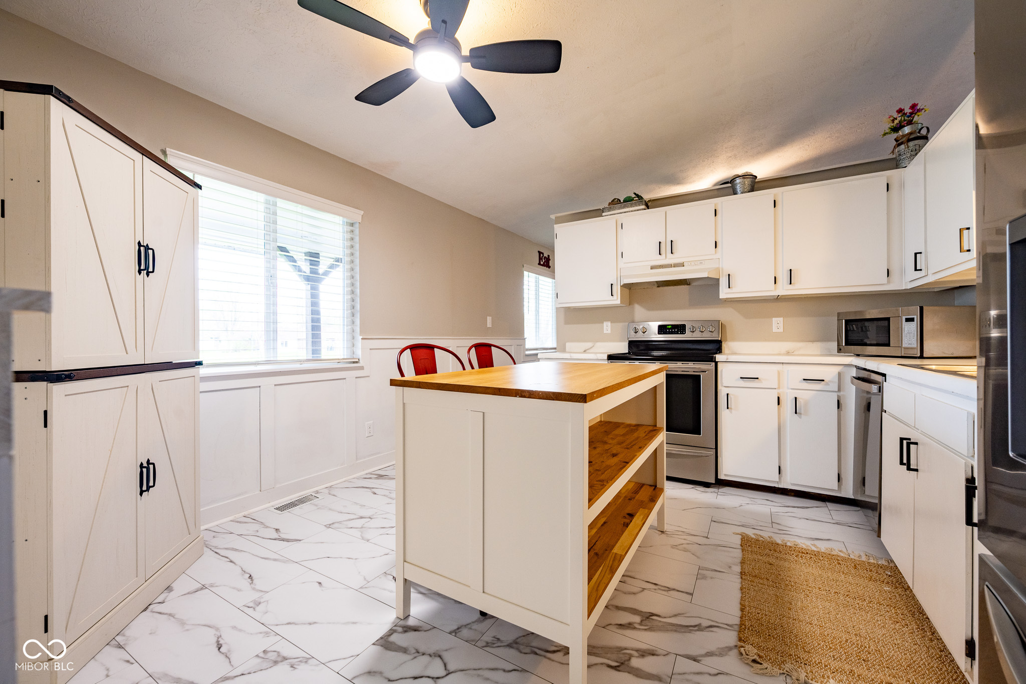 587 Quail Run Greenwood, IN 46142 - Photo 6 of 38