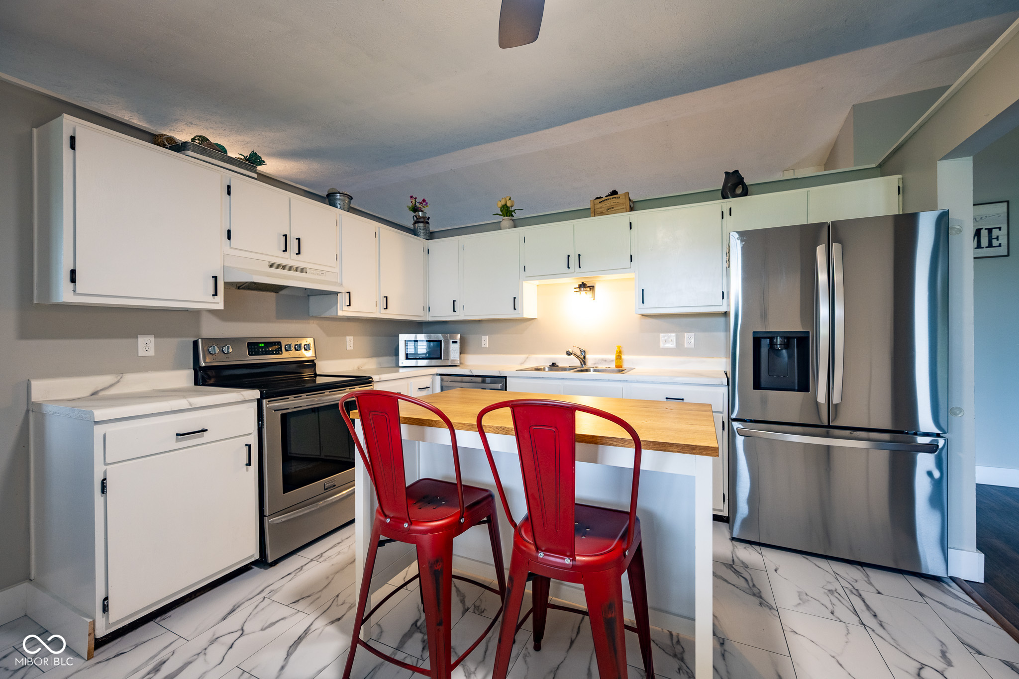 587 Quail Run Greenwood, IN 46142 - Photo 8 of 38