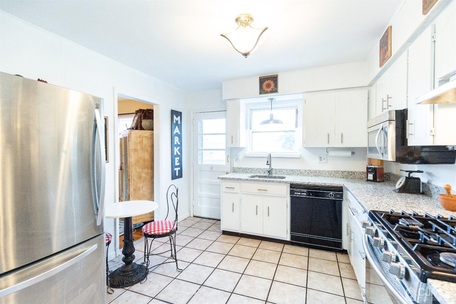 43 Sherold Road Colonia, NJ 07067 - Photo 11 of 41 Gallery Image 11