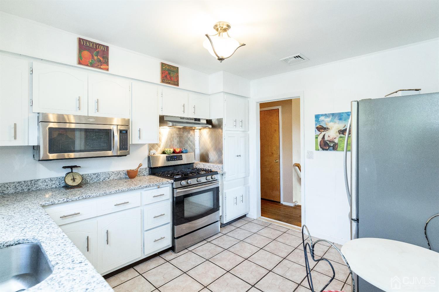 43 Sherold Road Colonia, NJ 07067 - Photo 13 of 41 Gallery Image 13