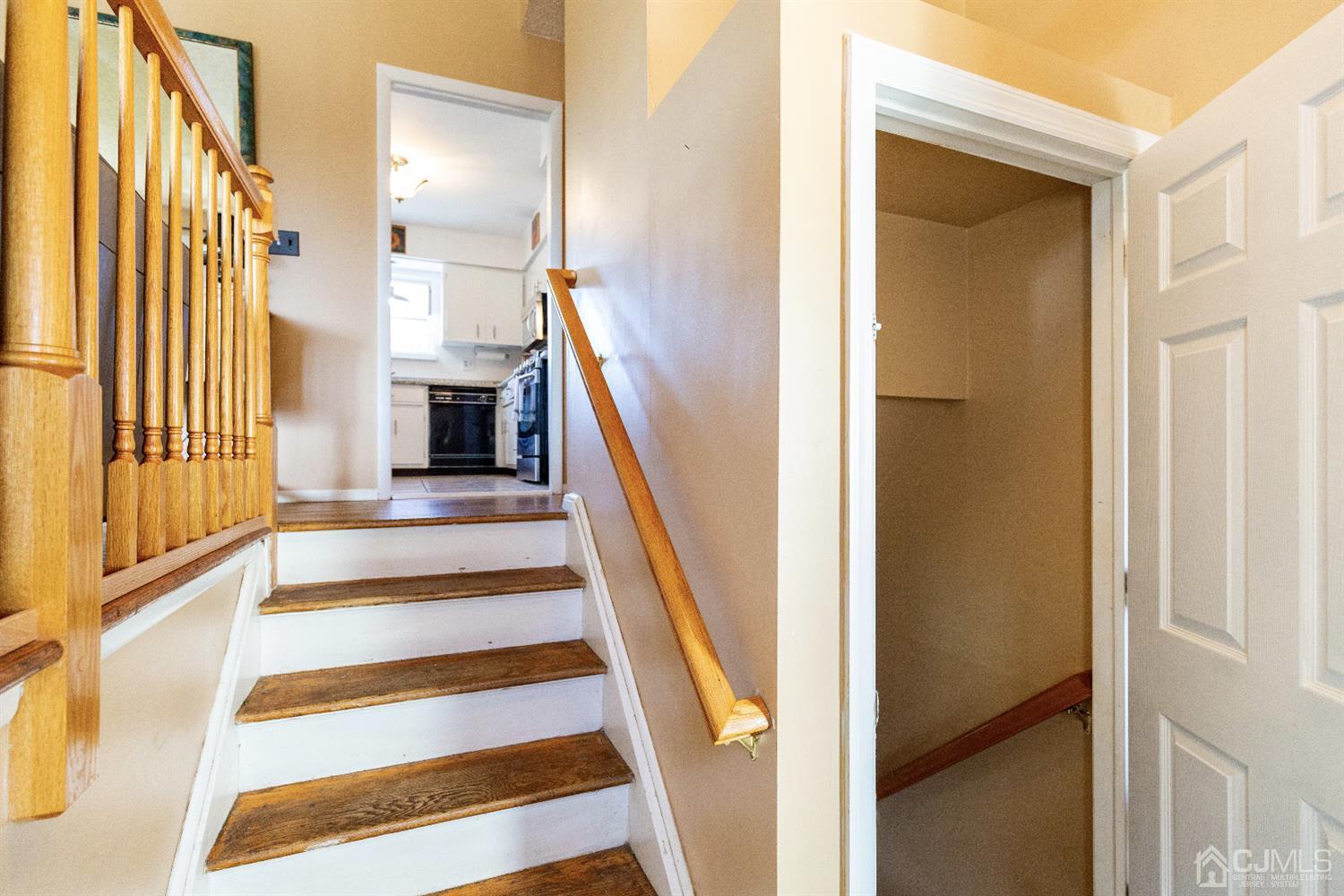 43 Sherold Road Colonia, NJ 07067 - Photo 3 of 41 Gallery Image 3