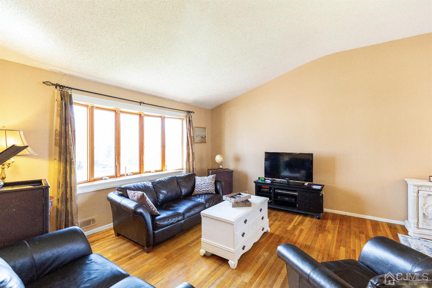 43 Sherold Road Colonia, NJ 07067 - Photo 4 of 41 Gallery Image 4