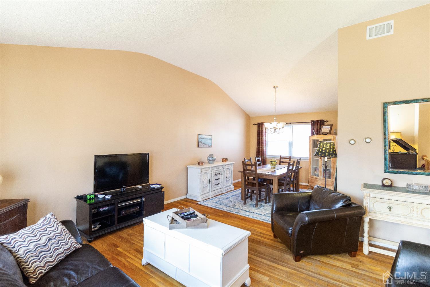 43 Sherold Road Colonia, NJ 07067 - Photo 5 of 41 Gallery Image 5