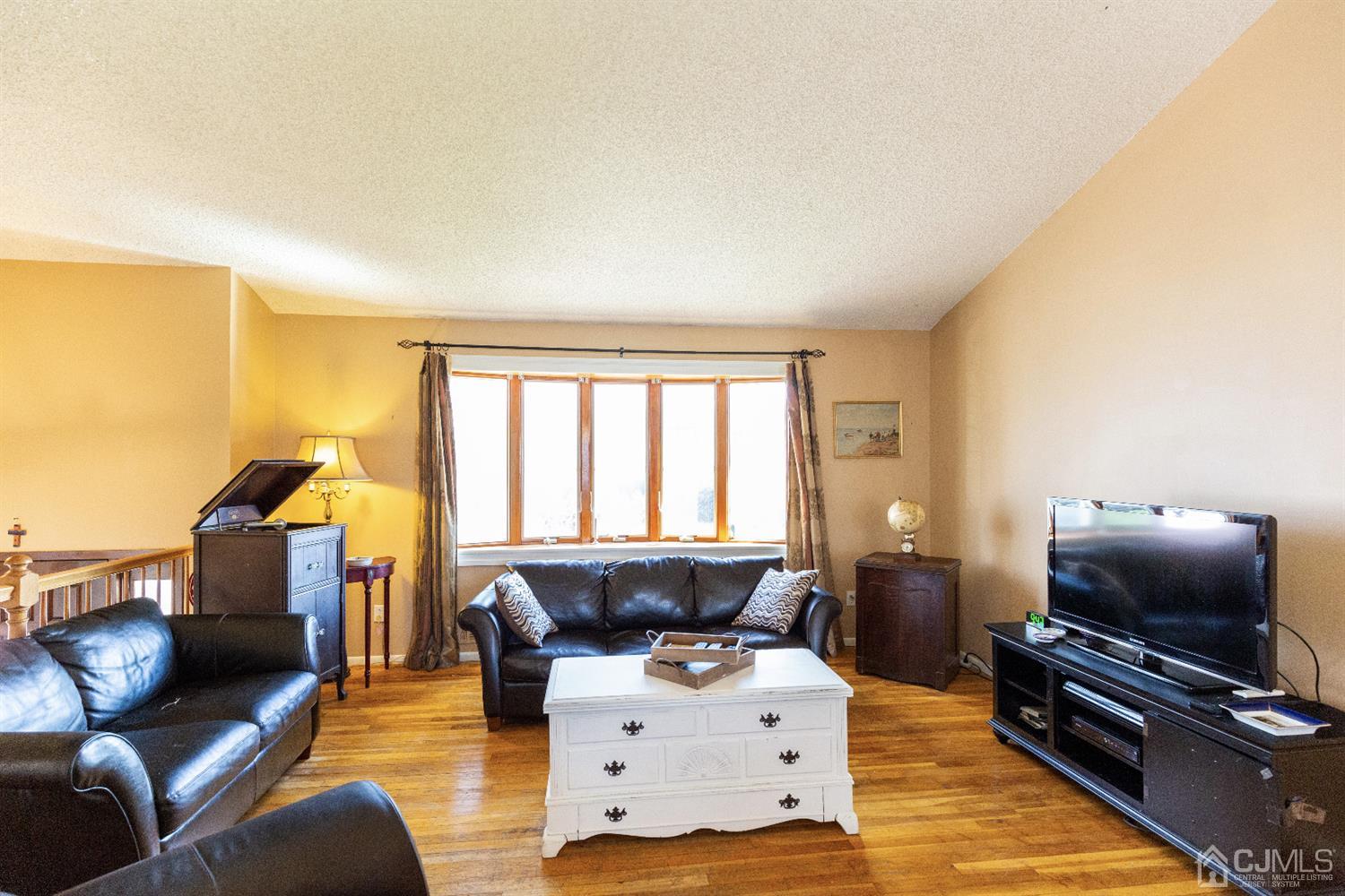 43 Sherold Road Colonia, NJ 07067 - Photo 7 of 41 Gallery Image 7