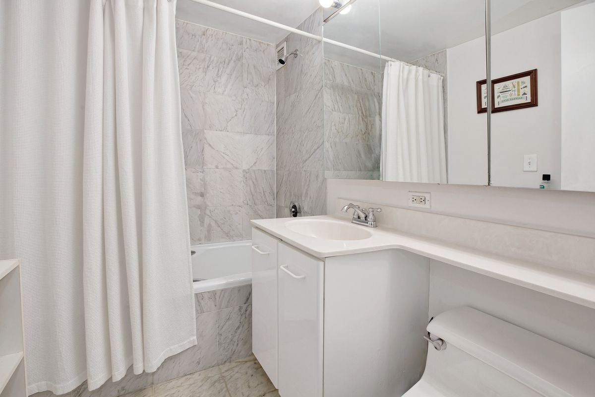 2 South End Avenue, Unit 7W Manhattan, NY 10280 - Photo 6 of 10