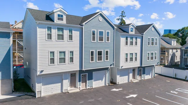 $3,100 | 14 Taylor Street, Unit 17, Stamford, CT 06902