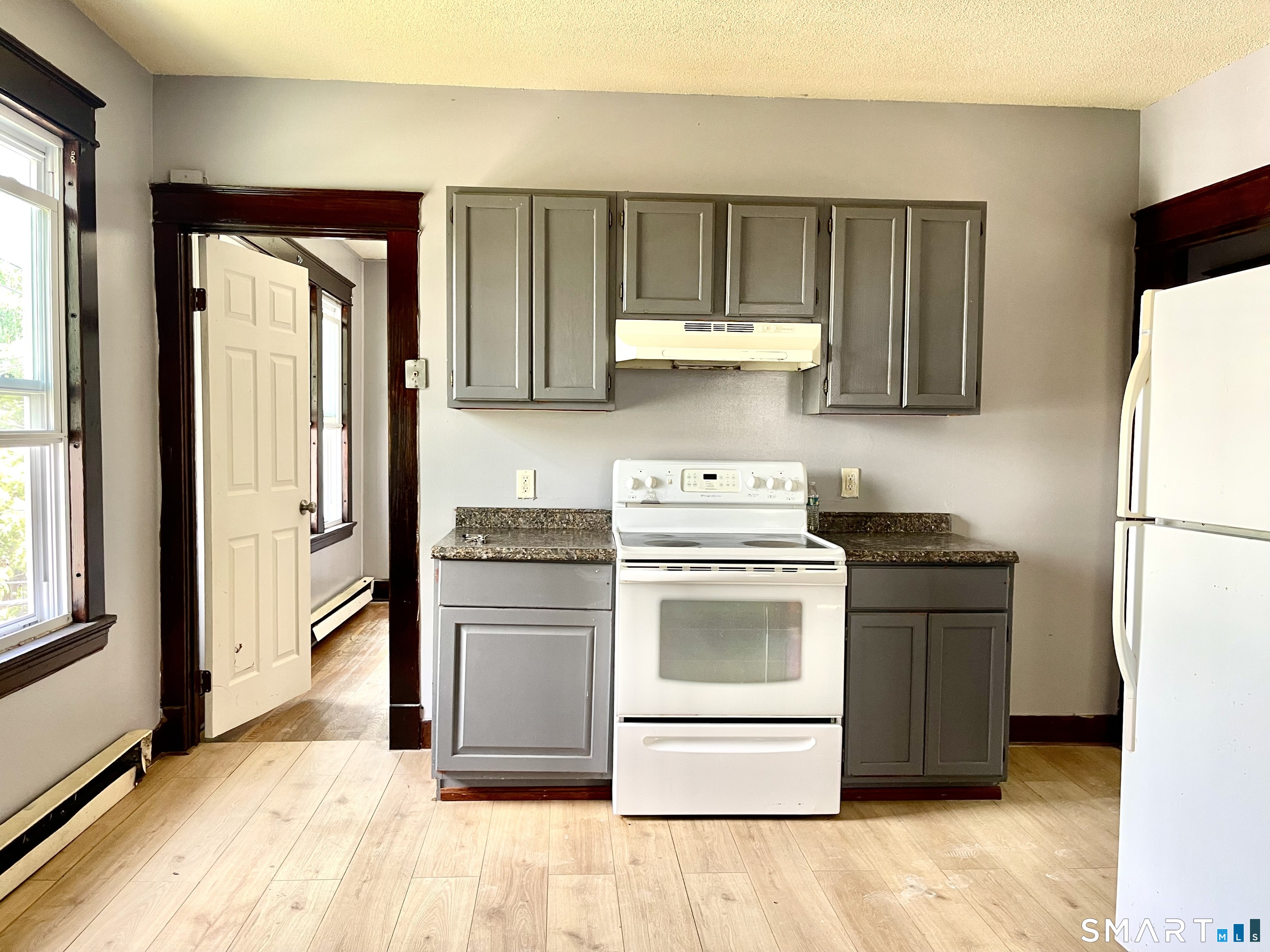 146 Charles Street, Unit 3 Waterbury, CT 06708 - Photo 5 of 20 a kitchen with a stove a refrigerator and a sink