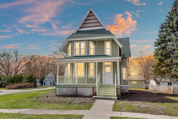 $400,000 | 503 North Michigan Street, De Pere, WI 54115