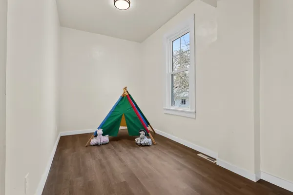 $400,000 | 503 North Michigan Street, De Pere, WI 54115