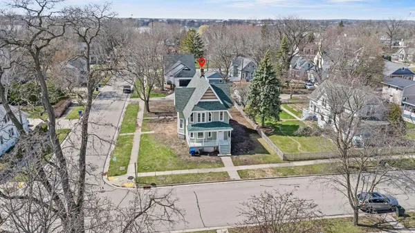 $400,000 | 503 North Michigan Street, De Pere, WI 54115