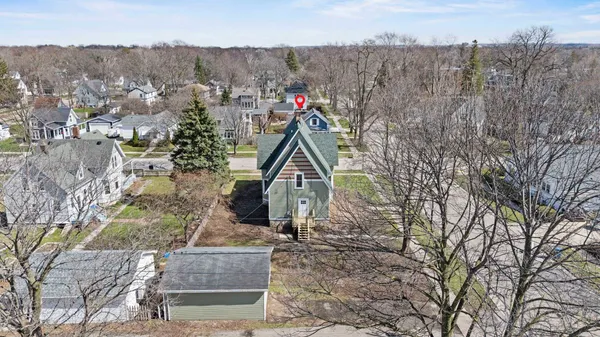 $400,000 | 503 North Michigan Street, De Pere, WI 54115