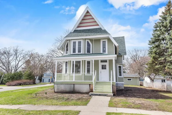 $400,000 | 503 North Michigan Street, De Pere, WI 54115