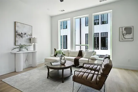 $449,000 | 312 North Lancaster Avenue, Unit 104, Dallas, TX 75203