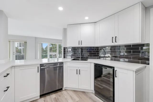 $650,000 | 2066 North Ocean Boulevard, Unit 2SW, Boca Raton, FL 33431