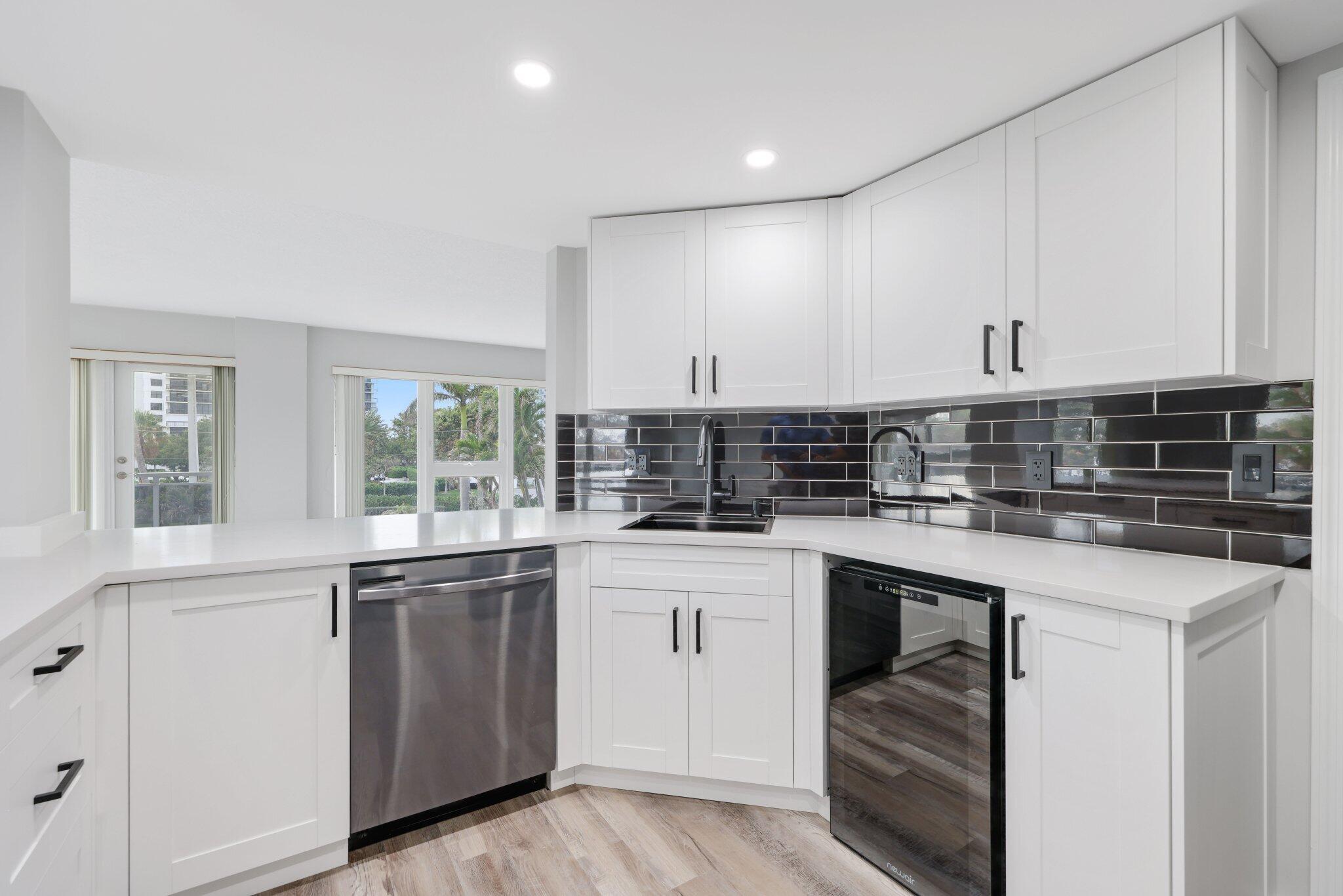 2066 North Ocean Boulevard, Unit 2SW Boca Raton, FL 33431 - Photo 6 of 34 Kitchen