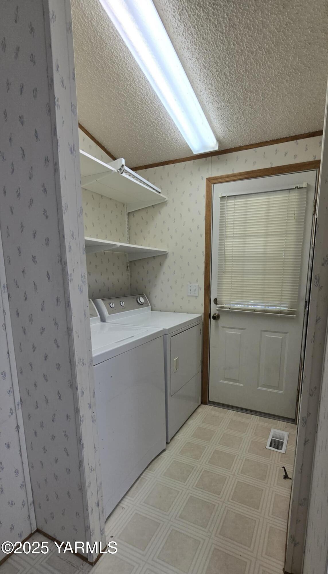 811 2nd Avenue, Unit 7 Zillah, WA 98953 - Photo 12 of 20 laundry room