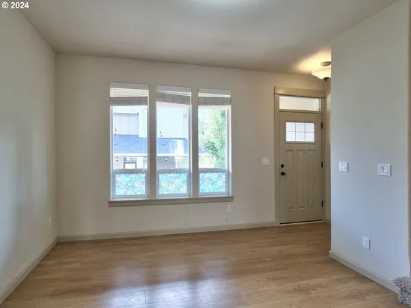 $379,900 | 7728 Northeast Julie Ann Lane, Hillsboro, OR 97124