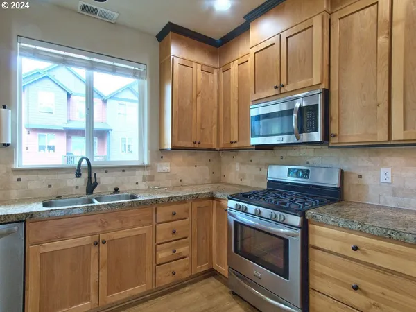 $379,900 | 7728 Northeast Julie Ann Lane, Hillsboro, OR 97124