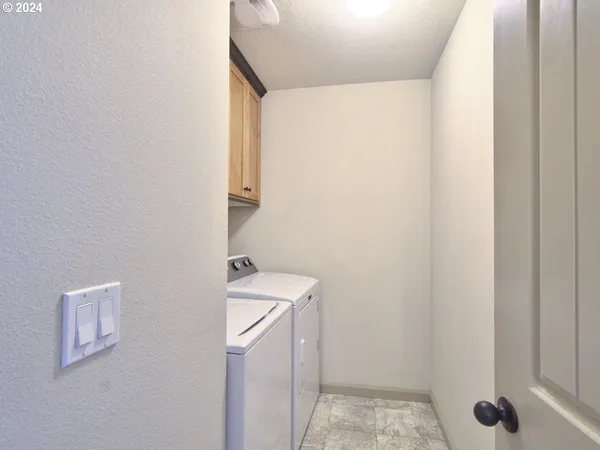 $379,900 | 7728 Northeast Julie Ann Lane, Hillsboro, OR 97124