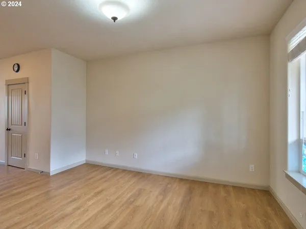 $379,900 | 7728 Northeast Julie Ann Lane, Hillsboro, OR 97124