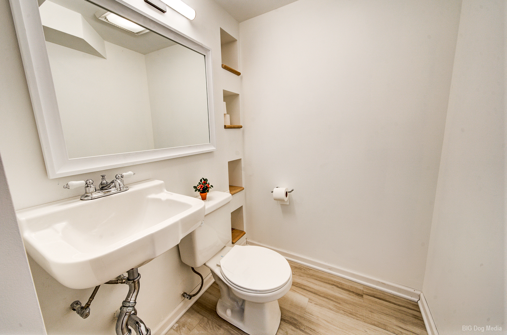 10428 South Springfield Avenue Chicago, IL 60655 - Photo 32 of 43 a bathroom with a sink toilet and a mirror