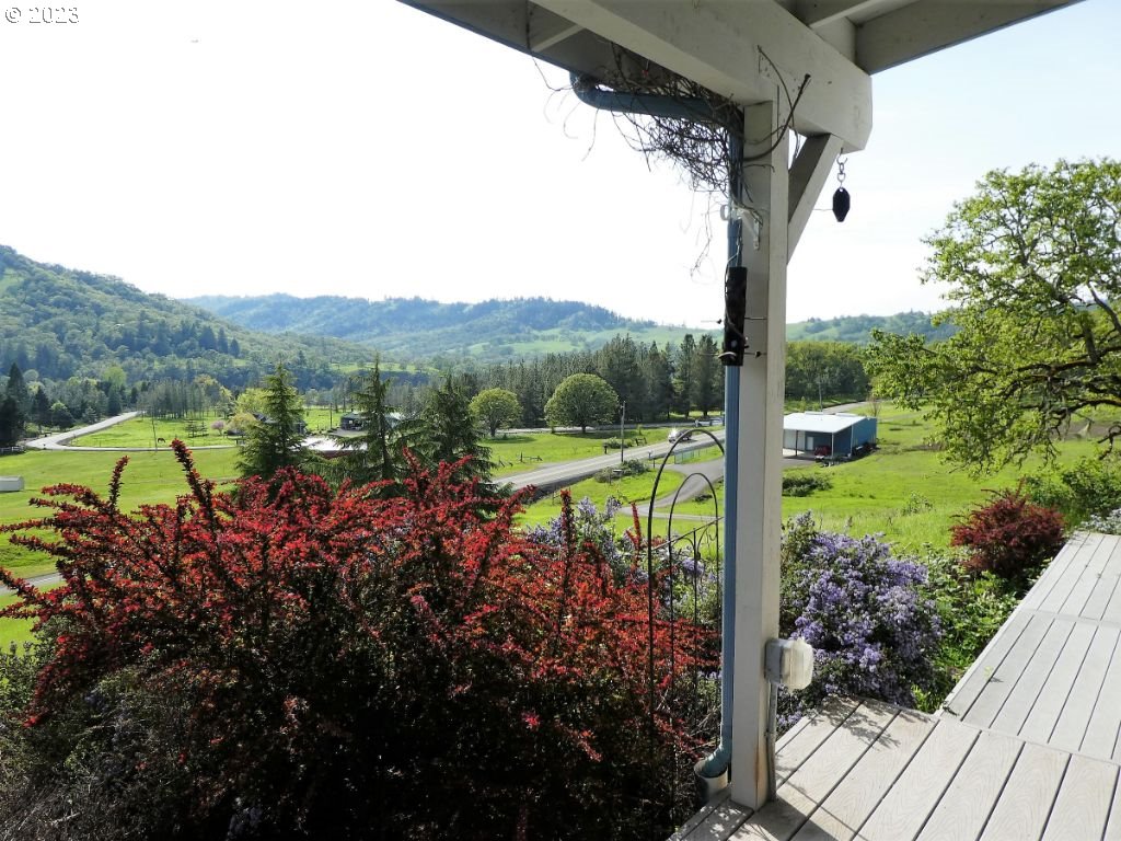 8530 North Bank Road Roseburg, OR 97470 - Photo 34 of 42 Gallery Image 34