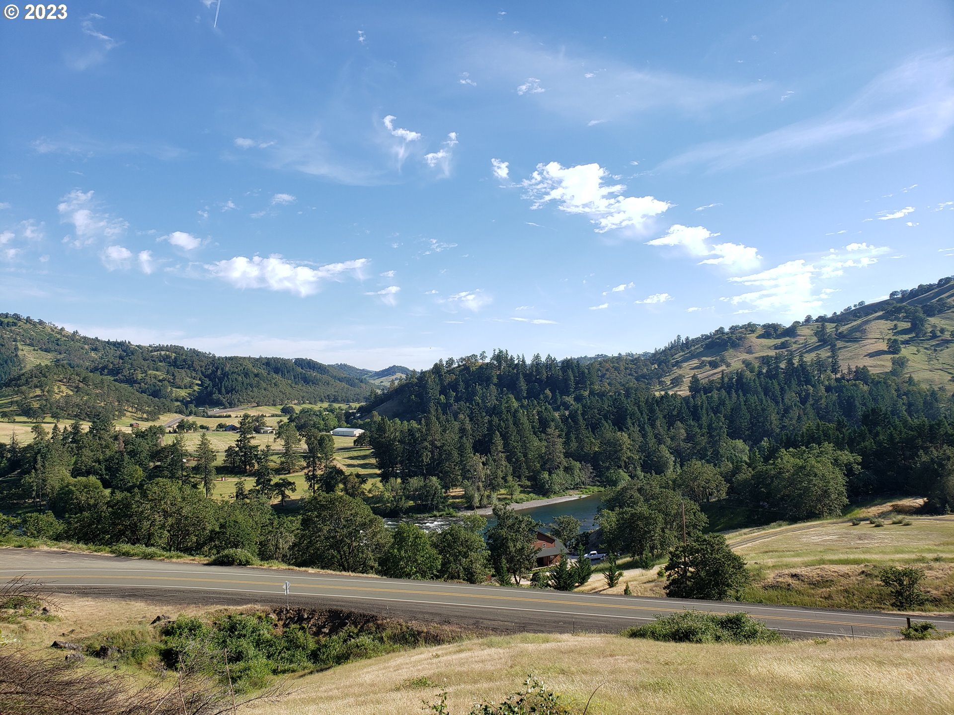8530 North Bank Road Roseburg, OR 97470 - Photo 5 of 42 Gallery Image 5