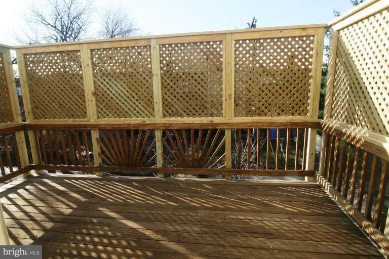 926 Rolfe Place Alexandria, VA 22314 - Photo 12 of 22 Deck